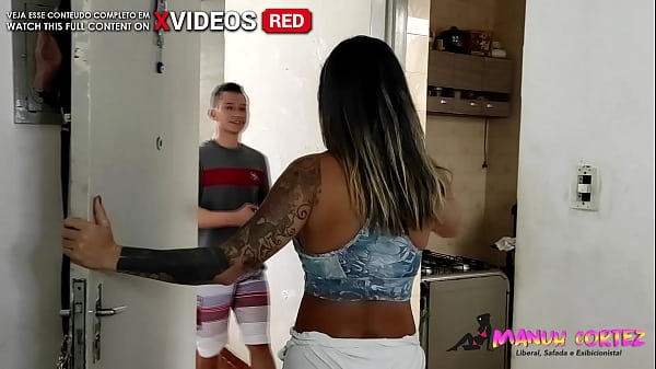 FIQUEI LOUCA DE TESÃO E CHAMEI O NOVINHO PRA FODER MEU CU