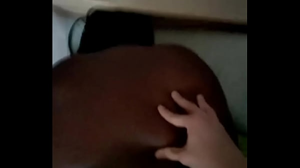 Jovencito folla a negrata de cuarenta años