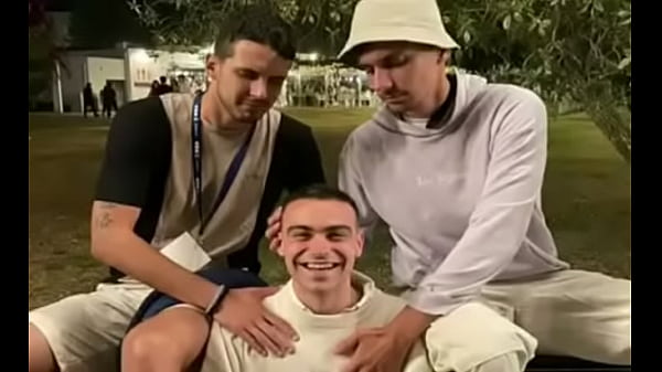 Muchísimos gays super sabrosos cogen sin descanso