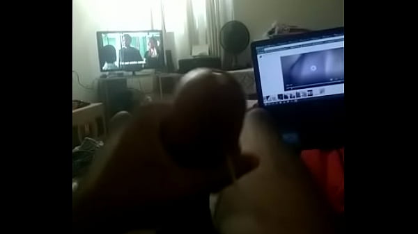 Novinho com tesão gozando gostoso